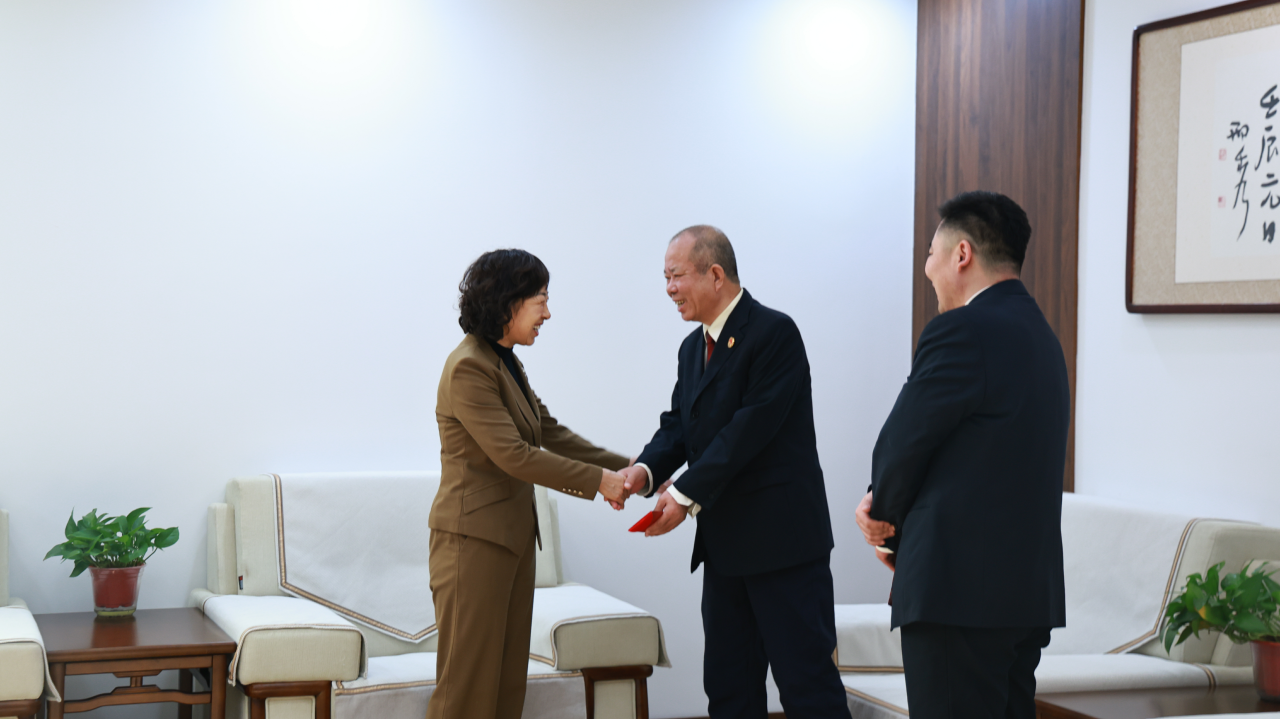 �����׶���������Ժ������ǡ���쳤����ο�ʻ���Ժ���Ѽ����Ա